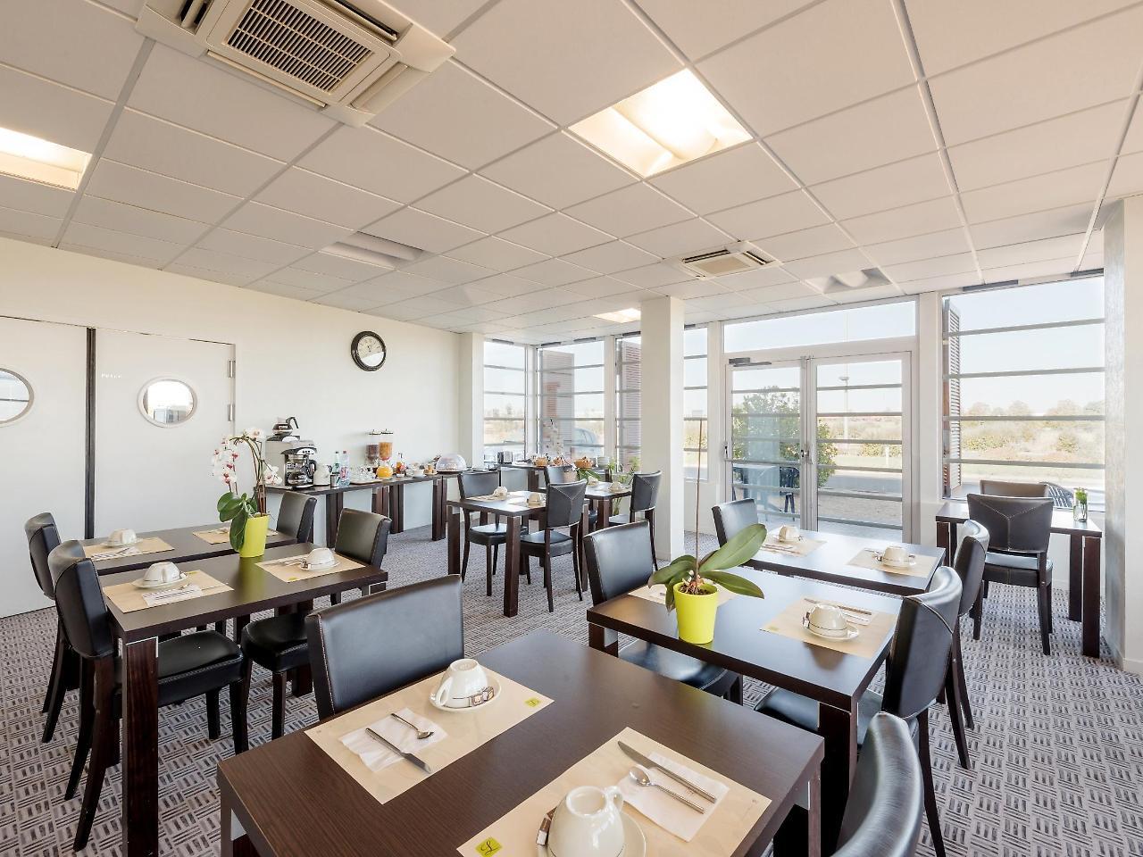 Hotel Talencia Thouars Exterior foto