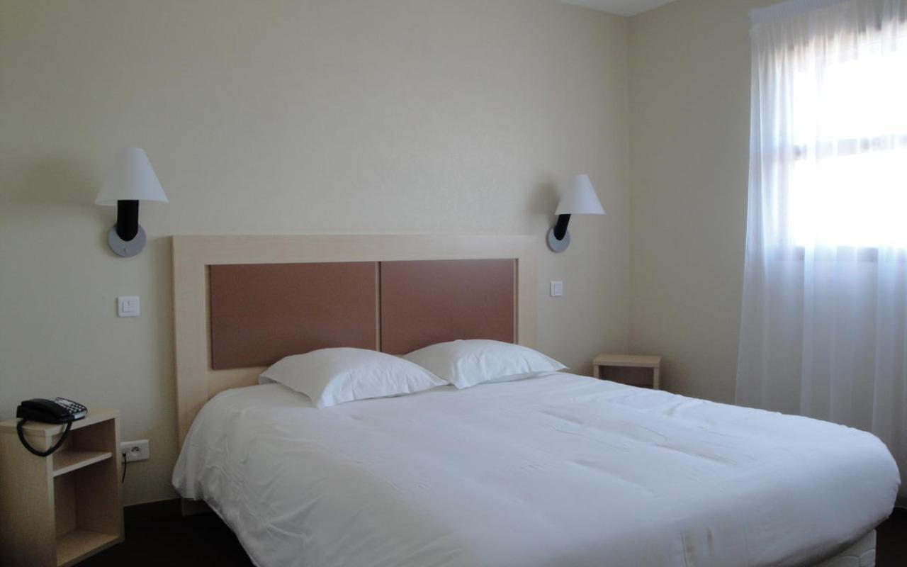 Hotel Talencia Thouars Exterior foto
